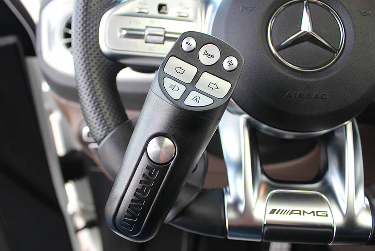 Mandos secundarios accionables sin soltar el dispositivo de dirección. Acceso a la galería. Abre nueva ventana