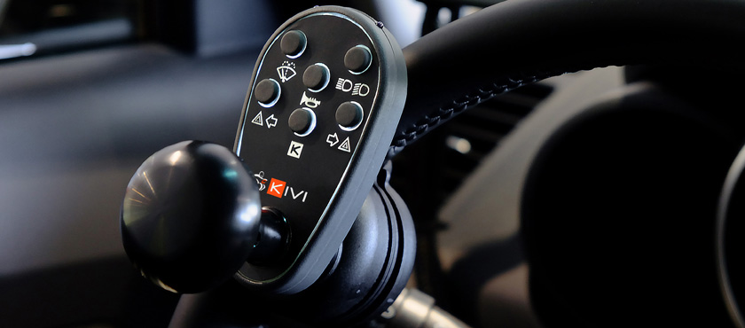 Mandos secundarios accionables sin soltar el dispositivo de dirección. Acceso a la galería. Abre nueva ventana