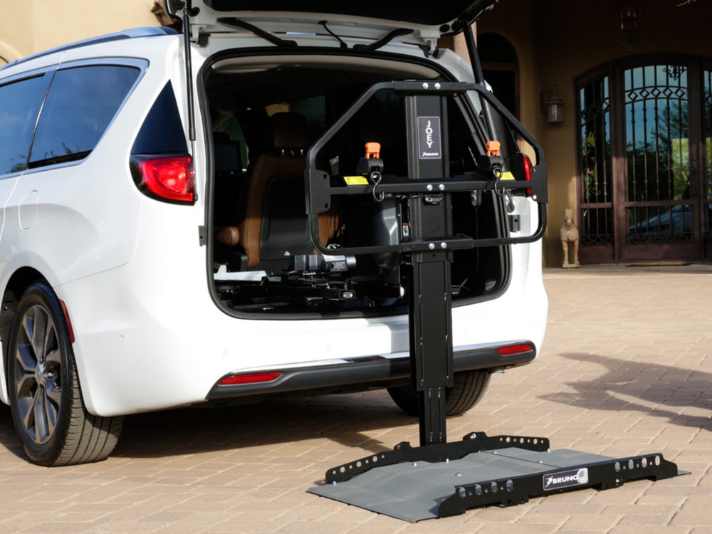 Plataforma de maletero desplegada. Acceso a la galería. Abre nueva ventana