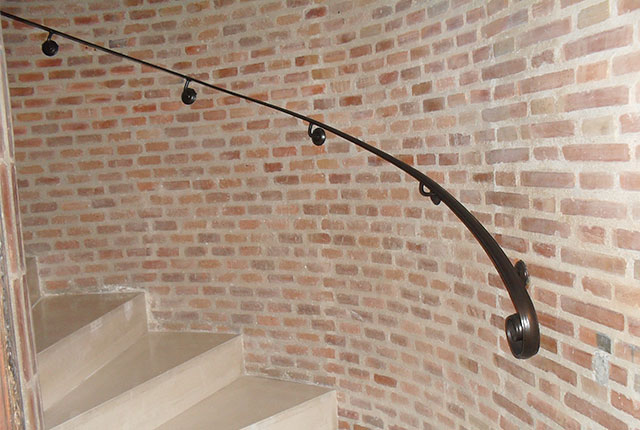 Pasamanos para escalera a una altura. Acceso a la galería. Abre nueva ventana