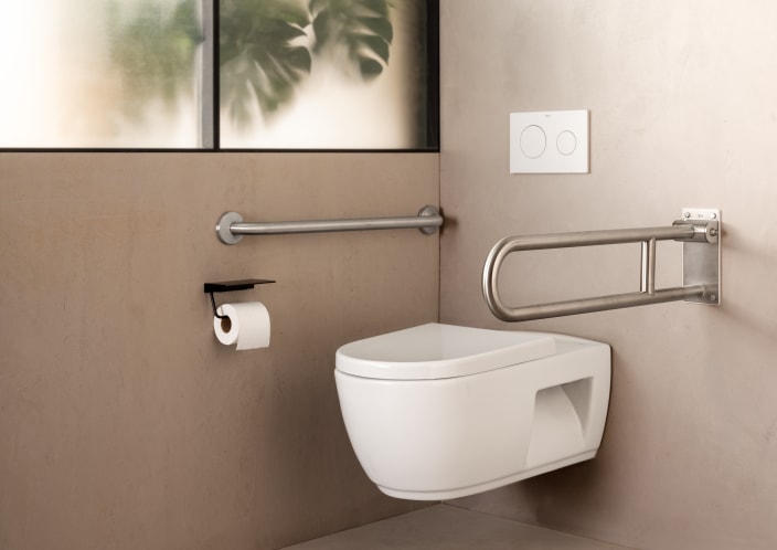 Barra y asidero fijados en la pared. Acceso a la galería. Abre nueva ventana